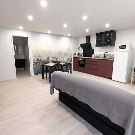 別荘 Calme, 2 Chambres, Terrasse,wifi Tv Connectee Clim Saix